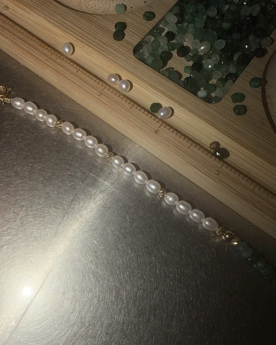 Pearl and gold bead bracelet